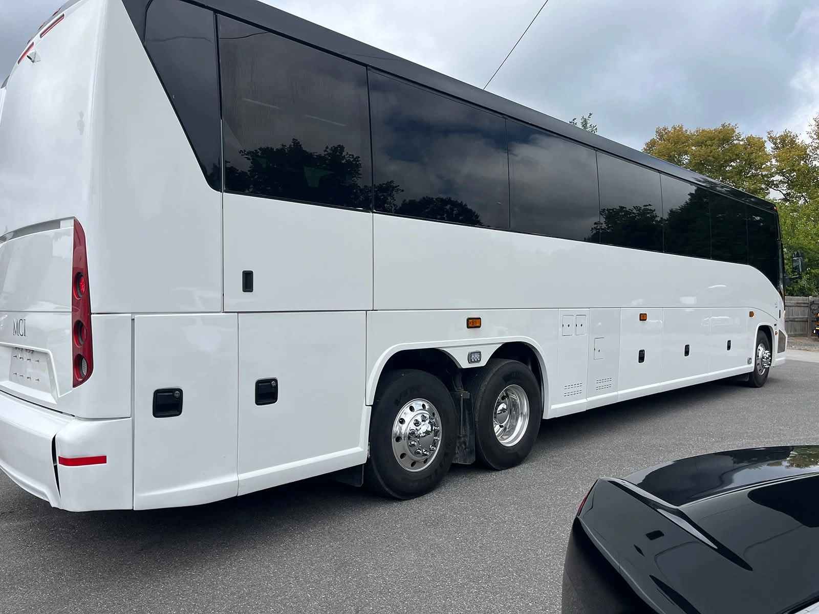 Elite Bus Rental USA charter motorcoach